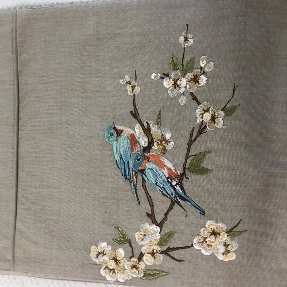 Wellesley Manor Tan Linen Table Runner with Embroidered Birds/Dogwood Tree. NWOT - Picture 6 of 16